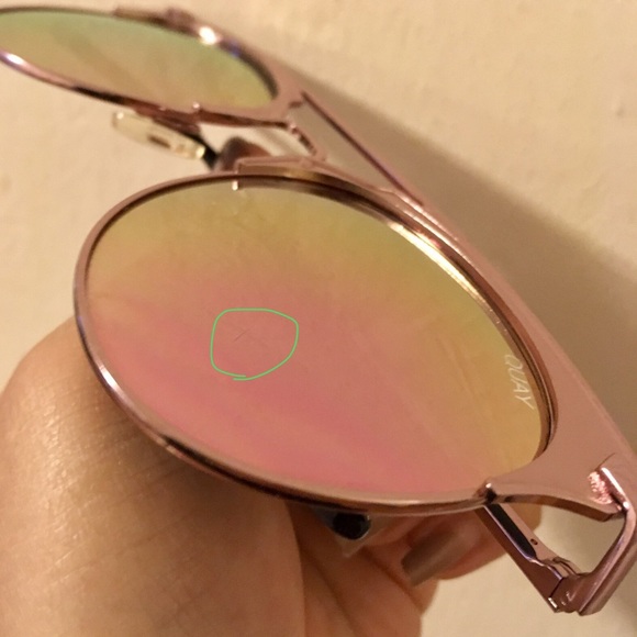 [SOLD] Quay x Chrisspy Gemini Sunglasses - Picture 8 of 8